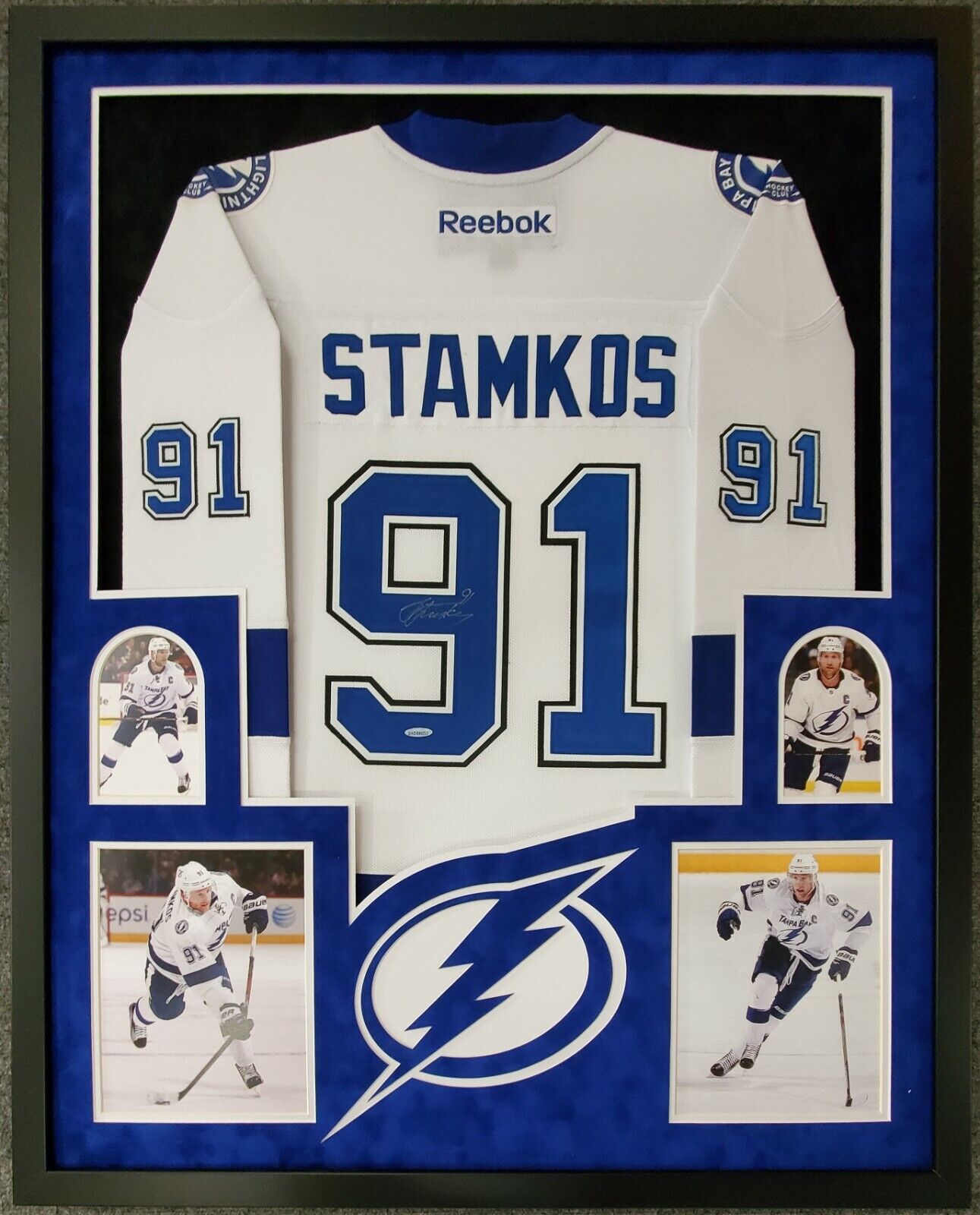 FRAMED STEVEN STAMKOS AUTOGRAPHED TAMPA BAY LIGHTNING JERSEY UPPER DECK