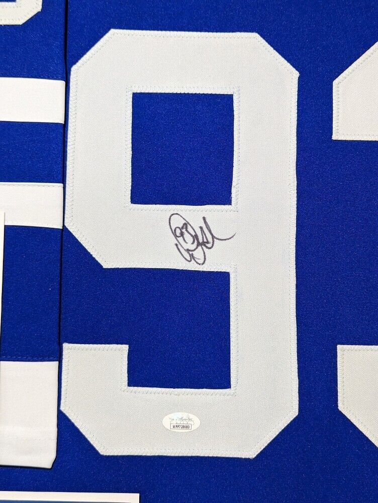 FRAMED TORONTO MAPLE LEAFS DOUG GILMOUR AUTOGRAPHED SIGNED JERSEY JSA