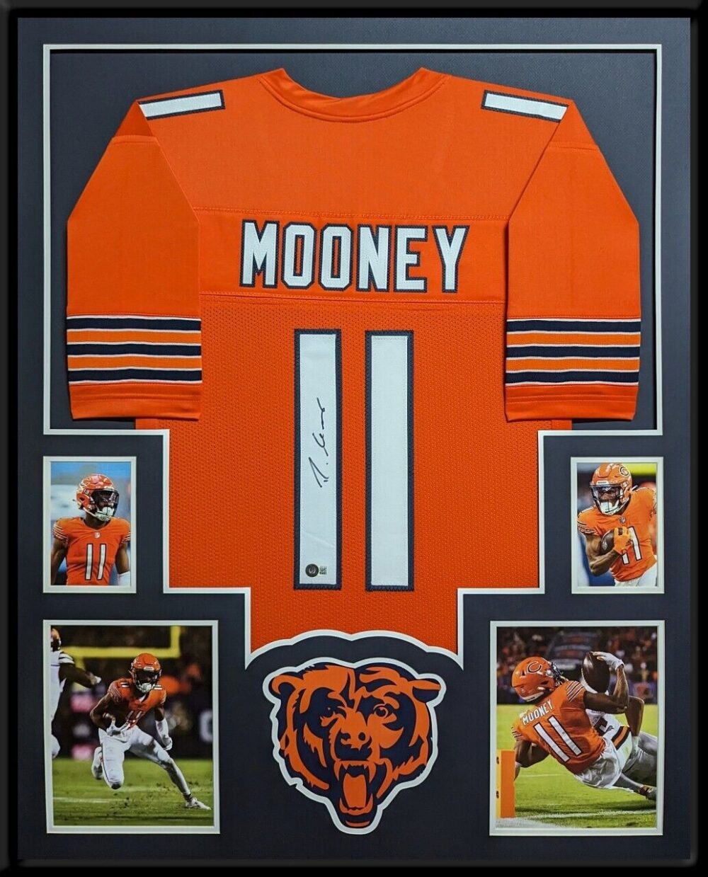 FRAMED CHICAGO BEARS DARNELL MOONEY AUTOGRAPHED SIGNED JERSEY BECKETT