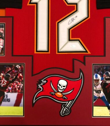 FRAMED-TAMPA-BAY-BUCCANEERS-CHRIS-GODWIN-AUTOGRAPHED-SIGNED-JERSEY-JSA-COA-164126194418-2